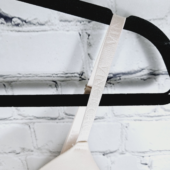 VINCE CAMUTO | nude cream wireless bra - Picture 2 of 4